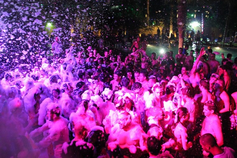 Lebanon Largest FOAM Party 3 (1)
